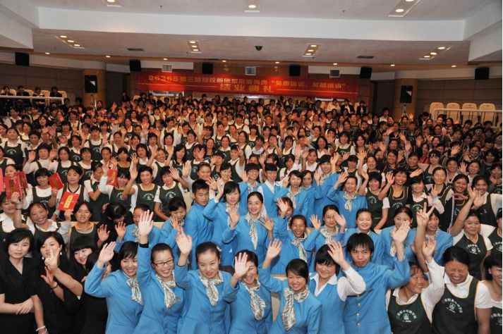 三替累計為數以萬(wàn)計下崗失業(yè)的外來(lái)務(wù)工人員提供免費就業(yè)及免費培訓.jpg
