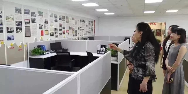 陶董邀媒體記者參觀(guān)三替集團總部.jpg