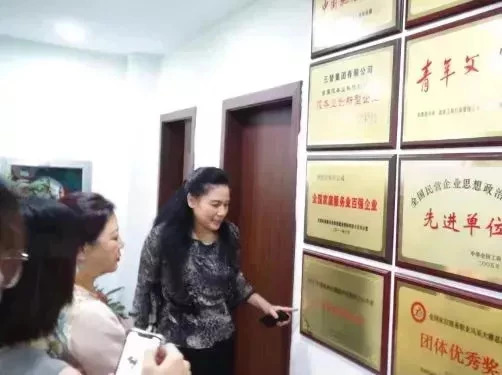 陶董邀媒體記者參觀(guān)三替集團總部.jpg
